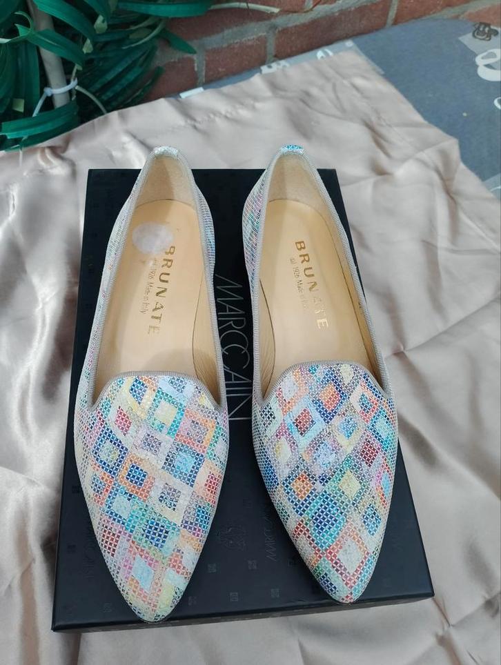 Luxe design loafers van BRUNATE, 37 mooi kleuren, Kleding | Dames, Schoenen, Zo goed als nieuw, Instappers, Overige kleuren, Verzenden