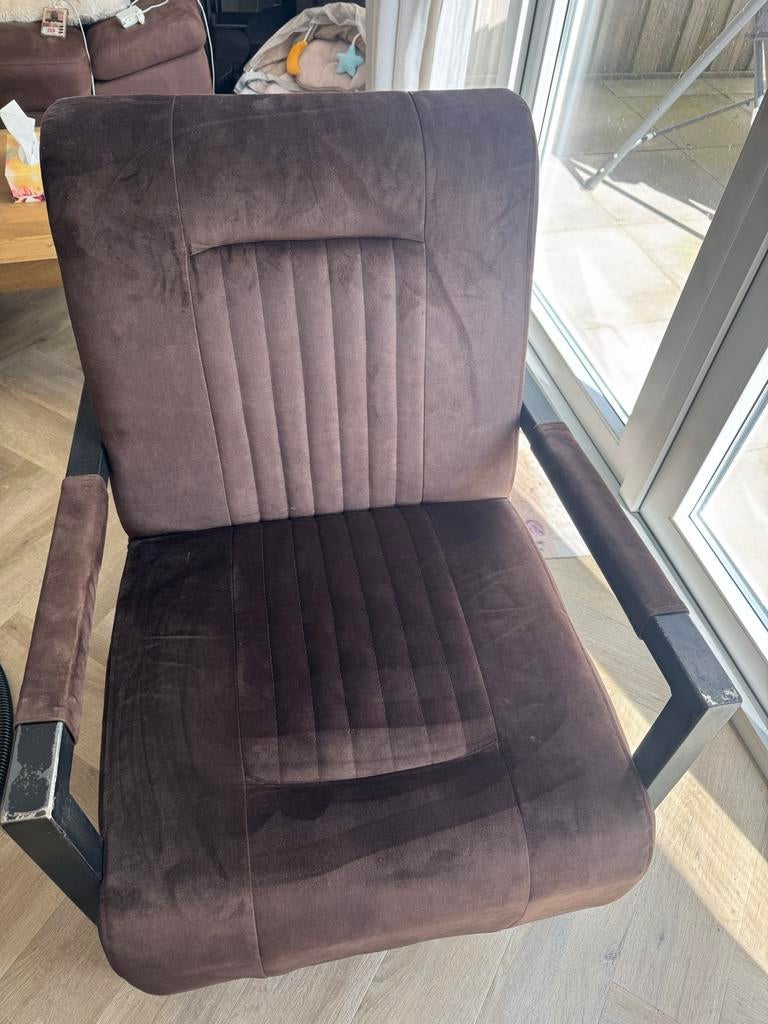 Comfortabele bruine stoel met armleuningen, Ophalen, Gebruikt, Bruin, Eén