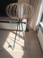 Moderne Staande Lamp met Houten Kap, Ophalen, Zo goed als nieuw, Hout, 100 tot 150 cm
