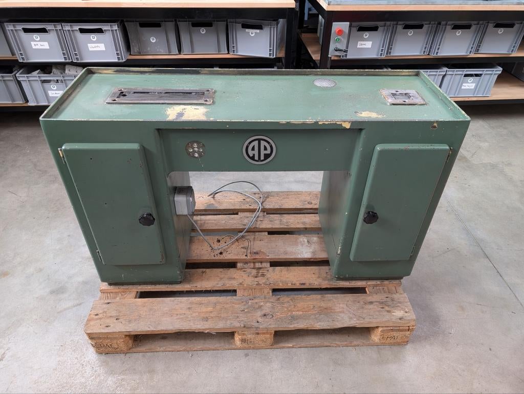 AVM Angelini onderkast voor draaibank, Ophalen, Gebruikt