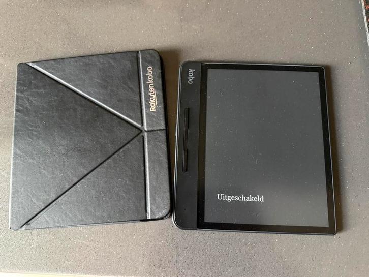 Kobo Forma eReader met originele hoes, Computers en Software, E-readers, Zo goed als nieuw, 8 inch, 8 GB, Touchscreen, Waterbestendig