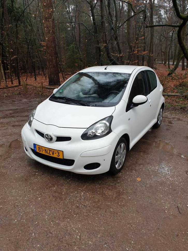 Toyota Aygo 1.0 12V Vvt-i 5DRS 2011 Wit AIRCO & NIEUWE APK, Auto's, Toyota, Particulier, Aygo, Airbags, Airconditioning, Centrale vergrendeling