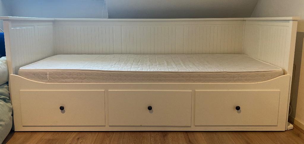 Ikea Hemnes bed / bedbank uitschuifbaar inclusief matras, Gebruikt, Eenpersoons, Wit, Ophalen of Verzenden
