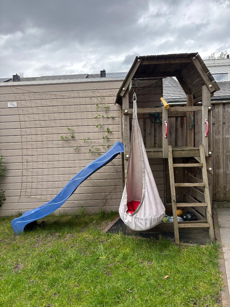 Speelhuis met glijbaan en schommelzak, Ophalen, Gebruikt, Hout