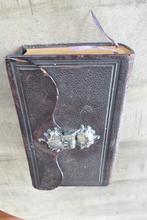 antieke bijbel met zilveren slot en goud op snee 1884, Antiek en Kunst, Antiek | Boeken en Bijbels, Ophalen of Verzenden