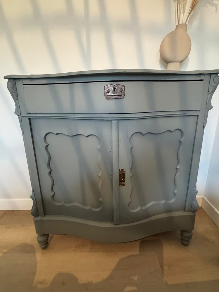 Brocant dressoir met beschadigingen, Ophalen