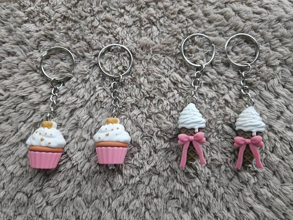Leuke sleutelhangers: cupcake of ijshoorntje, Ophalen of Verzenden