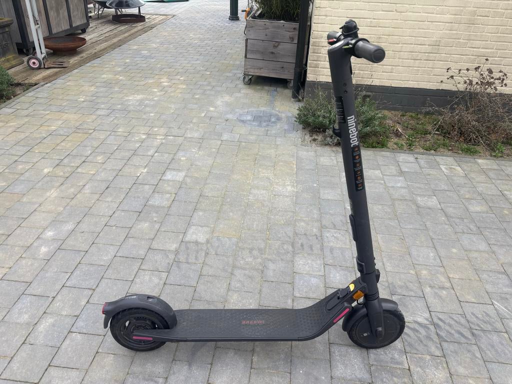 Segway Ninebot E25E elektrische step + oplader, Fietsen en Brommers, Steps, Ophalen, Gebruikt, Elektrische step (E-scooter)