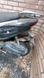 Twee scooters: SPX en Hyosung, opknappers, Ophalen