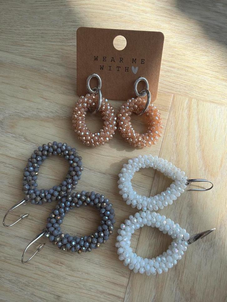 3 paar kralen oorbellen - Diverse kleuren (in 1 koop), Sieraden, Tassen en Uiterlijk, Oorbellen, Nieuw, Hangers, Overige materialen