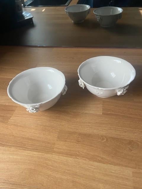 2 mooie Siaki kommen met roos decoratie, Ophalen