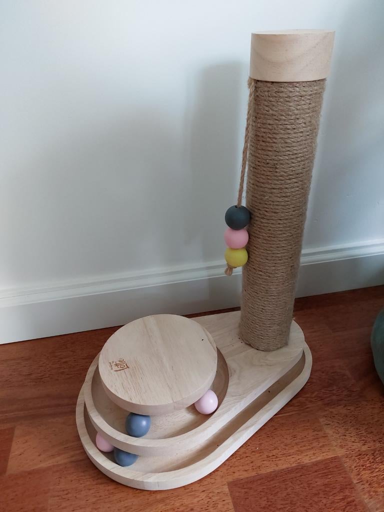 Krabpaal designed by Lotte met balletjes, Dieren en Toebehoren, Ophalen, Zo goed als nieuw, Krabpaal