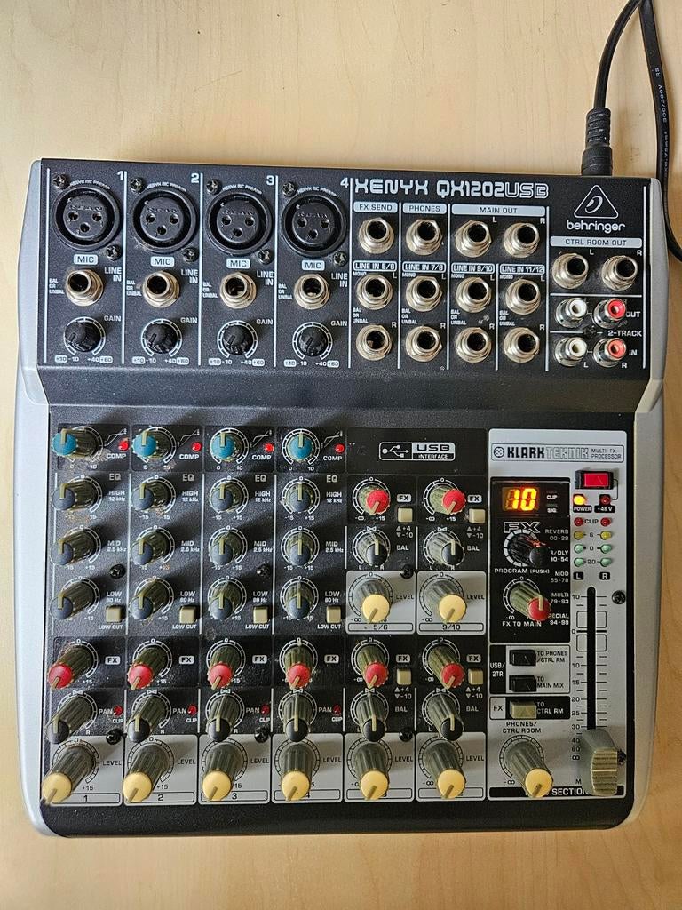 Behringer QX1202 USB, Ophalen