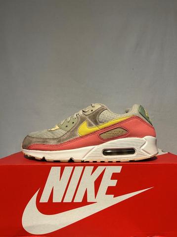 Maat 40,5 - Nike Air Max 90 Pink Salt beschikbaar voor biedingen