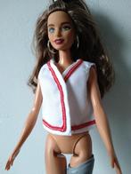 Handgemaakt! Witte gilet met rode band voor Barbie pop, Kinderen en Baby's, Speelgoed | Poppen, Ophalen of Verzenden, Zo goed als nieuw