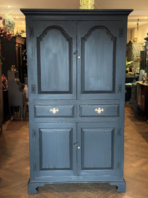 Spaanse vintage kast, uniek zwart brocante servieskast VdlM, Huis en Inrichting, Kasten | Ladekasten, Zo goed als nieuw, 150 tot 200 cm