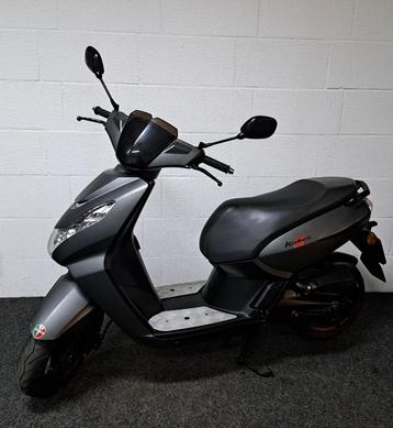 Peugeot Kisbee, mat grijze bromscooter beschikbaar voor biedingen