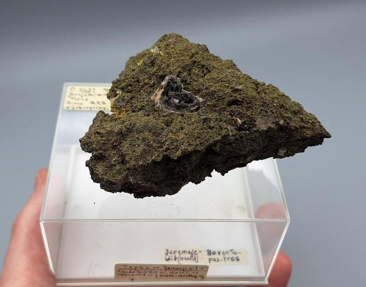 Jeremejeviet, Topaas, ea - Eifel, Duitsland, Verzamelen, Mineralen en Fossielen, Mineraal, Ophalen of Verzenden