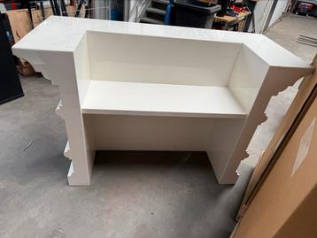 Ontvangst balie beschikbaar voor biedingen