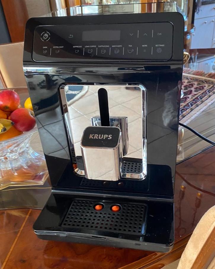 Vol automstische koffiemachine Krups, Witgoed en Apparatuur, Koffiezetapparaten, Gebruikt, Gemalen koffie, Koffiebonen, Koffiemachine