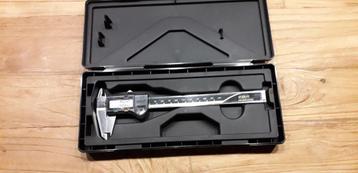 Digitale schuifmaat van Mitutoyo 0-150 mm  beschikbaar voor biedingen