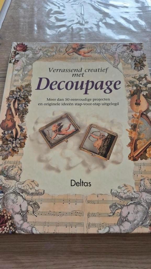 Decoupage Boek . Verassende creatief met decoupage., Boeken, Hobby en Vrije tijd, Nieuw, Scrapbooking en Knutselen, Ophalen of Verzenden