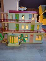 Playmobil hotel met veel poppetjes en meubels., Ophalen, Gebruikt
