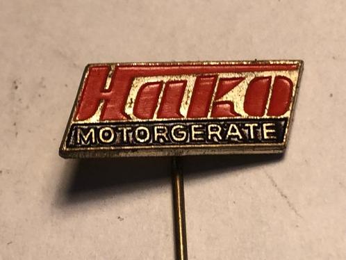 Metalen HAKO MOTORGERATE Speld (Rood/Zwart/Metaalkleur)., Verzamelen, Speldjes, Pins en Buttons, Zo goed als nieuw, Speldje of Pin