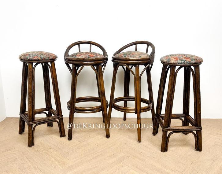 Vintage rotan bamboe manou barkrukken, vier stuks, Huis en Inrichting, Barkrukken, Zo goed als nieuw, 60 tot 90 cm, 4 krukken
