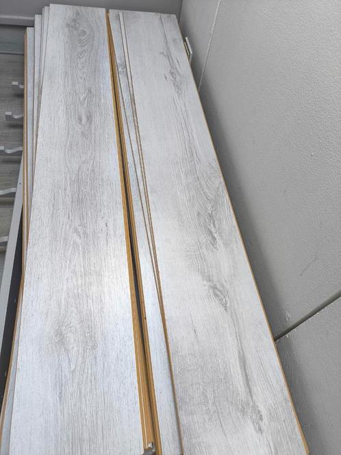 Laminaat Oak White - 16,3 m², Doe-het-zelf en Verbouw, Vloerdelen en Plavuizen, Zo goed als nieuw, Laminaat, 150 cm of meer, 10 tot 30 cm