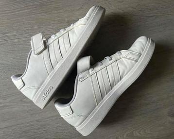 Adidas Sneakers - Maat 37 1/2 beschikbaar voor biedingen