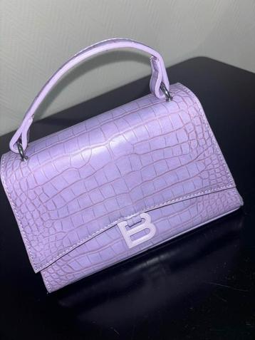 Lila Handtasje beschikbaar voor biedingen