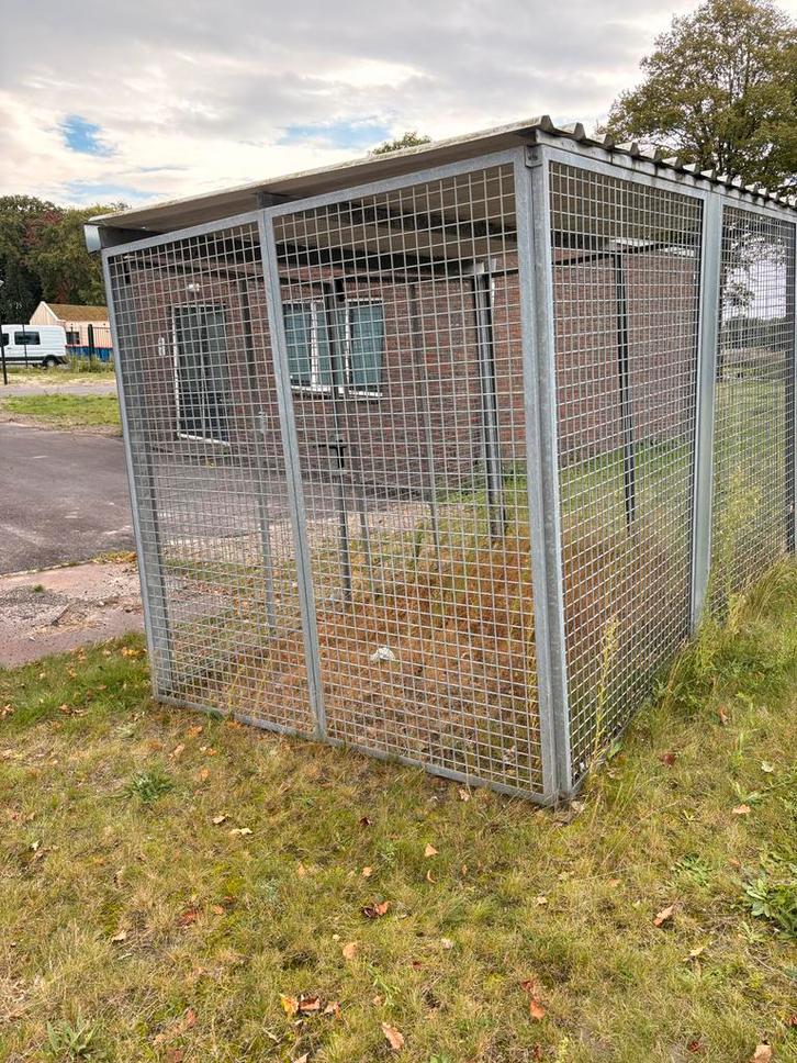 Stalen kooi / opslag - 205x203x300cm, Tuin en Terras, Bergingen en Tuinkasten, Gebruikt, Overige typen, Metaal, Ophalen