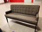 Bankje grijsbruin tweezits, Huis en Inrichting, Banken | Bankstellen, Ophalen, Minder dan 75 cm, Tweepersoons, Zo goed als nieuw