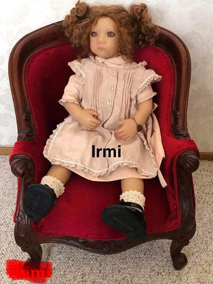 Annette Himstedt Pop Irmi - Met Doos en Certificaten, Verzamelen, Poppen, Zo goed als nieuw, Pop, Ophalen of Verzenden