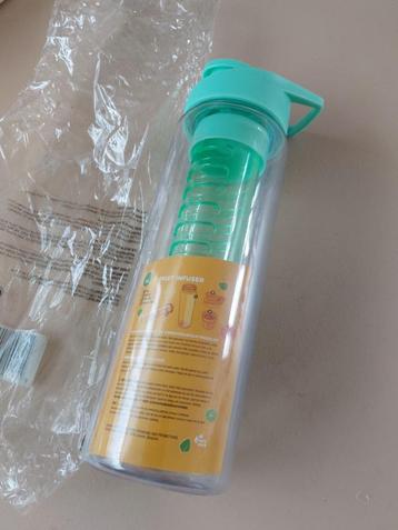 lichtgewicht waterfles met fruit infuser - ongebruikt nieuw beschikbaar voor biedingen