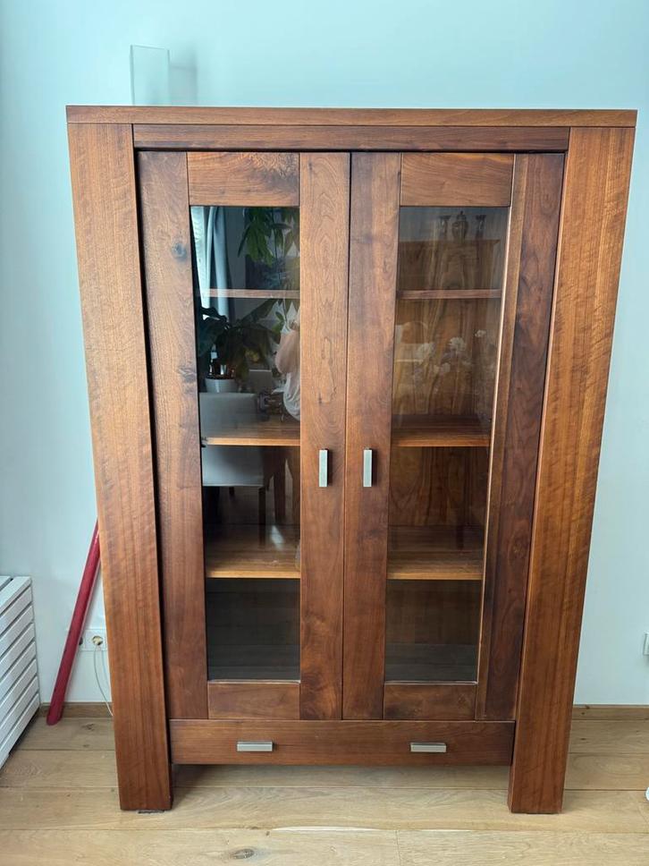 Notenhouten kast met glasdeuren en lade, Huis en Inrichting, Kasten | Buffetkasten, Gebruikt, 150 tot 200 cm, 100 tot 150 cm, 25 tot 50 cm