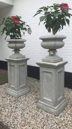 Statige en unieke betonnen bloempotten op betonnen zuilen, Tuin en Terras, Tuinvazen, Ophalen, Nieuw