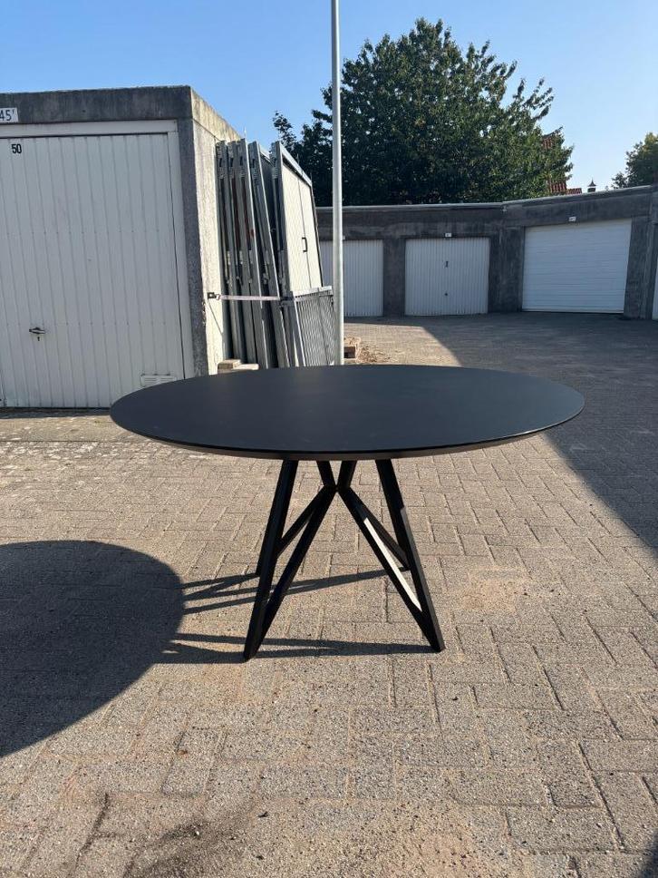 Ronde tafel - studio HENK (Ø150 cm), Huis en Inrichting, Tafels | Eettafels, Gebruikt, 100 tot 150 cm, 100 tot 150 cm, Vijf personen of meer