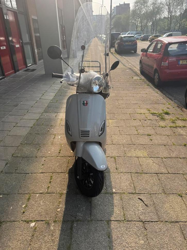Gts Toscana, Fietsen en Brommers, Snorfietsen en Snorscooters, Zo goed als nieuw, Overige merken, Benzine, Ophalen