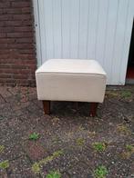 vierkante poef in crèmekleurige stof, Ophalen, Gebruikt, Stof, 50 tot 75 cm