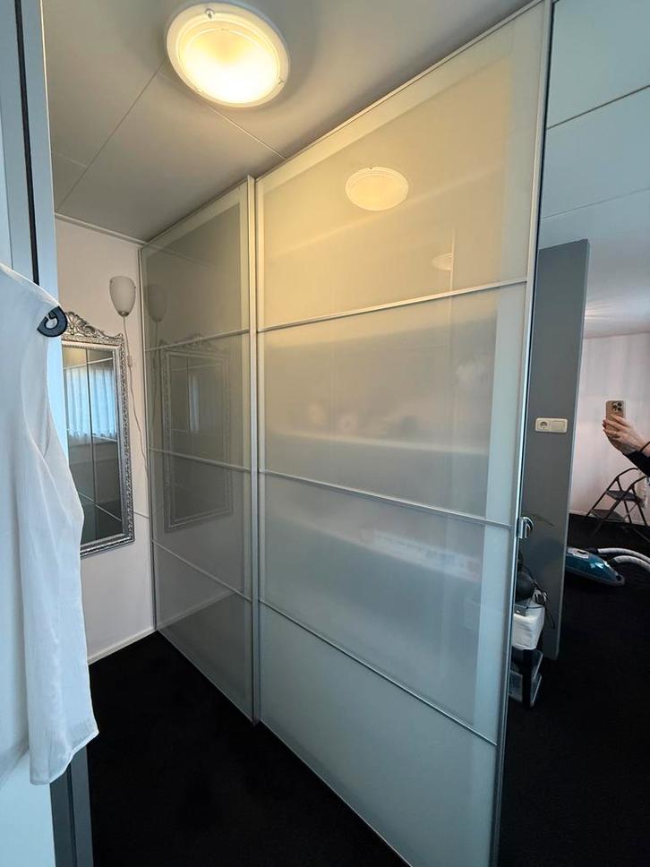 Grote Kledingkast met schuifdeuren, Huis en Inrichting, Kasten | Kledingkasten, Gebruikt, 200 cm of meer, 150 tot 200 cm, 50 tot 75 cm