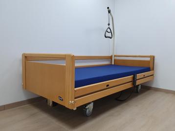 Elektr instelbaar hoog-laag bed van Invacare. Gratis bezorgd beschikbaar voor biedingen