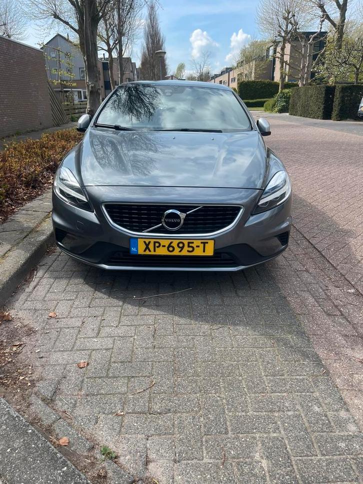 Volvo V40 1.5 T3 152PK 2019 Grijs 187000km, Auto's, Volvo, Particulier, V40, Achteruitrijcamera, Adaptieve lichten, Bluetooth
