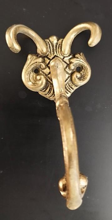 Set van 8 hangers van messing. beschikbaar voor biedingen