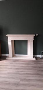Stijlvolle marmeren schouw tijdloos en elegant, Ophalen, Zo goed als nieuw, Vrijstaande haard