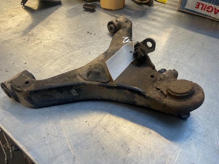 Draagarm rechts-voor van een Nissan Navara, Auto-onderdelen, Ophanging en Onderstel, Nissan, Gebruikt, 3 maanden garantie, Ophalen of Verzenden