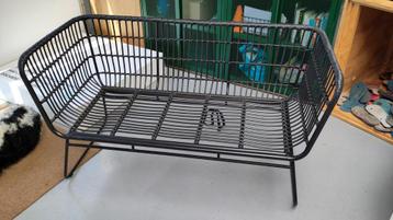 tuinbanken van staal en plastic beschikbaar voor biedingen