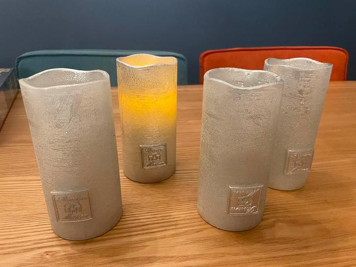 Riviera Maison zilveren kaarsen op batterij, Huis en Inrichting, Woonaccessoires | Kandelaars en Kaarsen, Zo goed als nieuw, Kaars