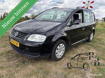 Volkswagen Touran 1.6 Business AIRCO TREKHAAK INRUILKOOPJE! beschikbaar voor biedingen